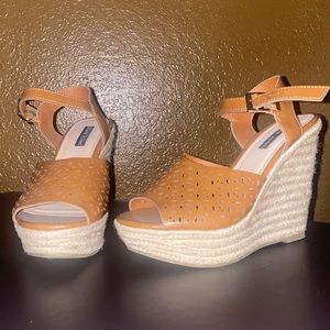 Black rivet wedges
